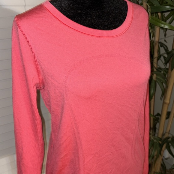 Lululemon Long Slv Pink Top with a very large but descrete logo over the front - Picture 4 of 15